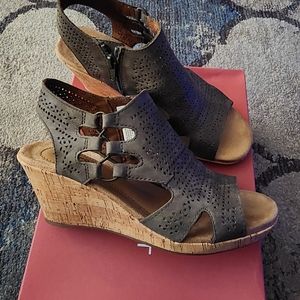 Wedge sandals green